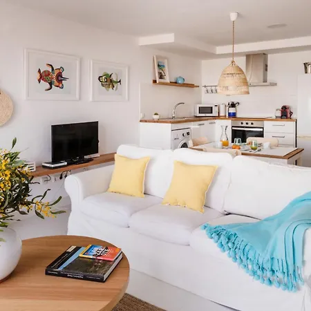 Casa Charcon Bajo, En Primera Linea De Mar - Lanzarote Apartment